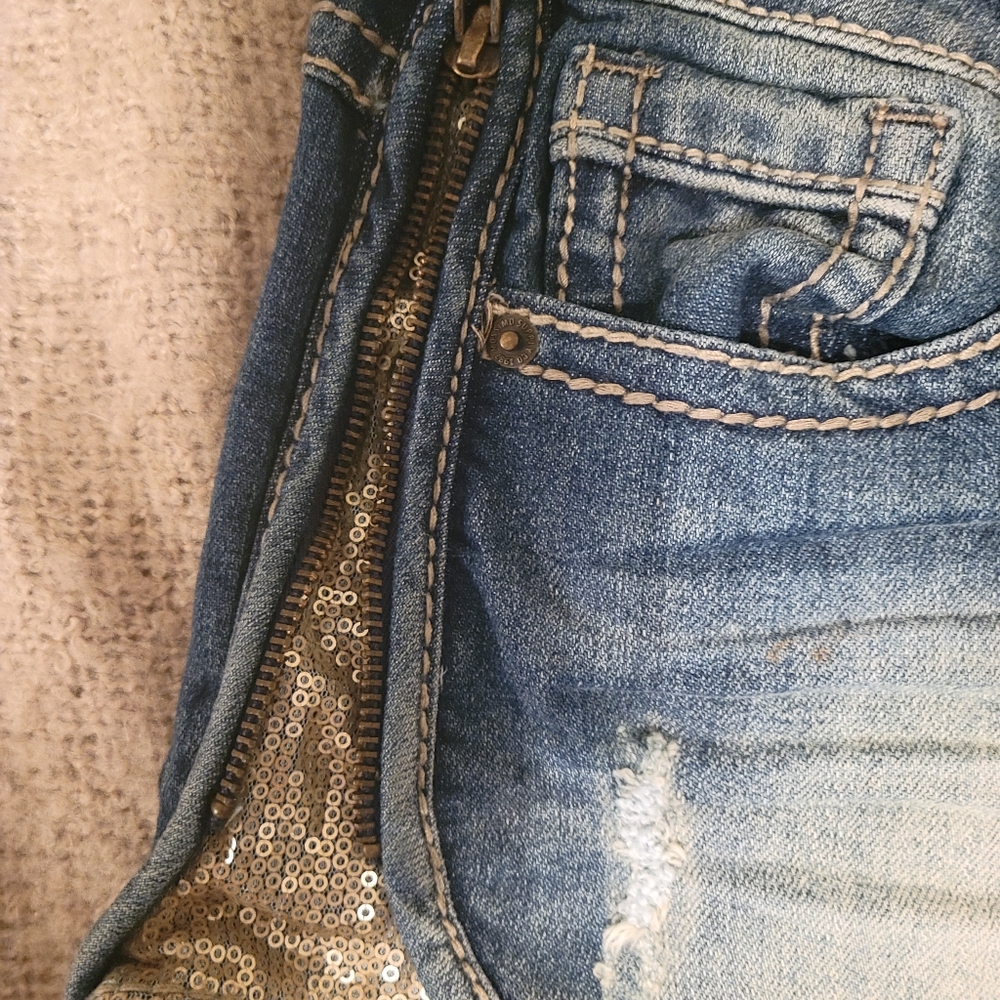 Sequence side shorts
